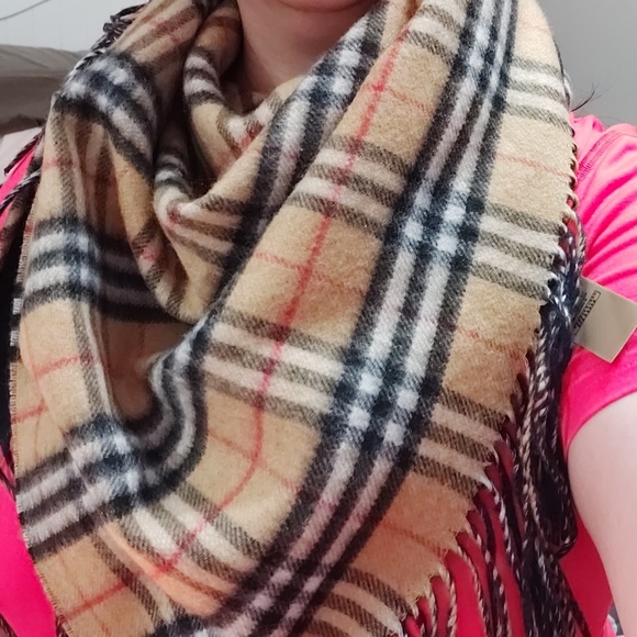 BURBERRY BANDANA  **SOLD** !!!! - Picture 6 of 9